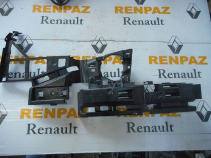 RENAULT MEGANE 2 SAĞ ÖN TAMPON BRAKETİ 8200412403