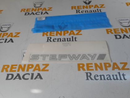 DACİA SANDERO SOL ÖN KAPI STEPWAY YAZISI 8200961568