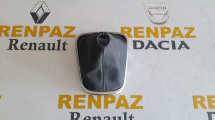 RENAULT KADJAR VİTES KOL KÖRÜĞÜ SİYAH KROM ÇERÇEVELİ 969356105R